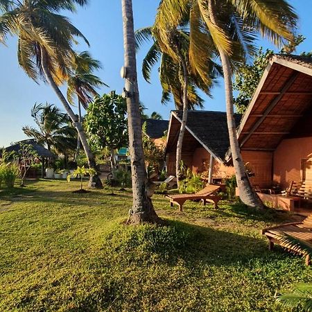 Bed and Breakfast Le Transat Амбатолоака Екстер'єр фото